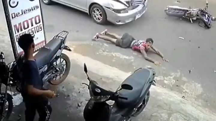 Motociclista imprudente quería rebasar y ocasionó carambola | VIDEO