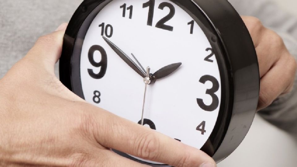 El Horario Estacional obligará a ciudadanos de 22 ciudades fronterizas a ajustar su reloj.