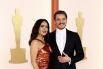 Salma Hayek llegó corriendo a la alfombra roja de los Premios Oscar 2023 | VIDEO