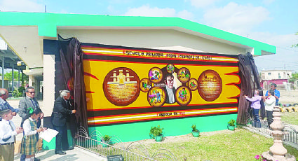 Develan mural en Primaria Joaquín Fernández de Lizardi