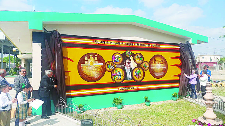 Develan mural en Primaria Joaquín Fernández de Lizardi