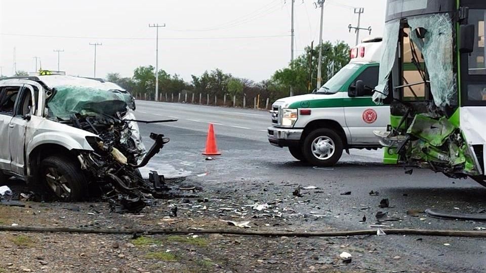 Muere mujer por choque-volcadura en la Carretera Nacional