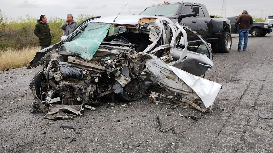 Una niña y su padre murieron en la Carretera Anáhuac tras una volcadura.