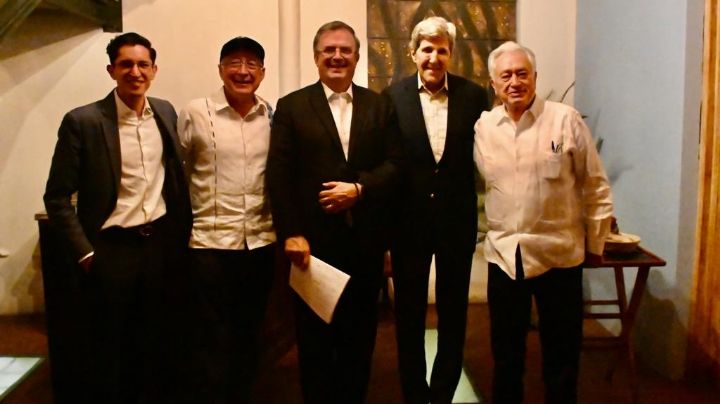 Reciben a John Kerry en México; anuncia reunión de trabajo con AMLO