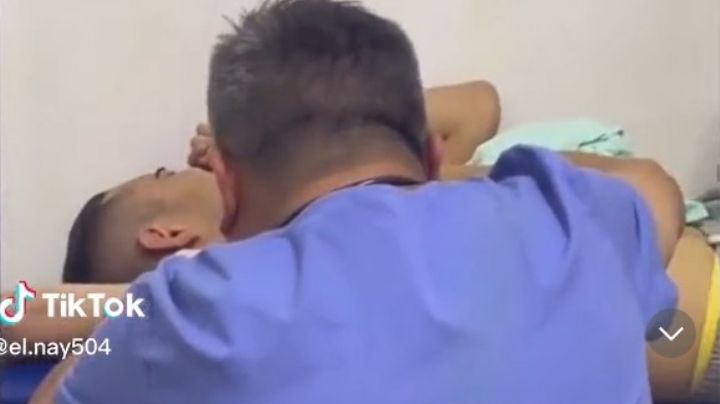 Paciente pone nervioso al médico en urgencias, por sus 'quejidos'  | VIDEO