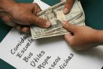 Deudores de pensión alimenticia no podrán tramitar INE, pasaporte ni licencia