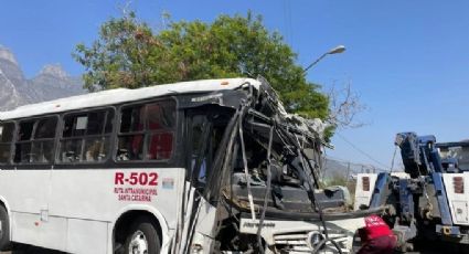 Choca camión de pasajeros con casa; estaba probando frenos recién reparados