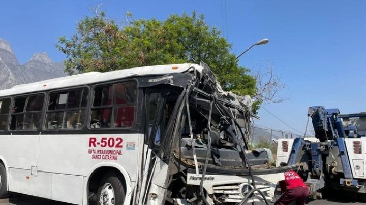 Choca camión de pasajeros con casa; estaba probando frenos recién reparados