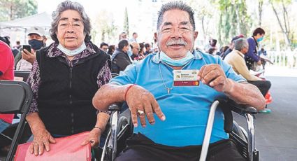 Cambian tarjetas a abuelos; dejan bancos privados