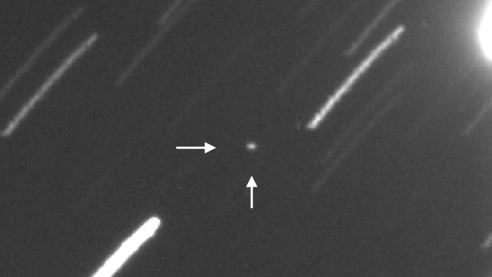 El asteroide pasará entre la Tierra y la Luna.