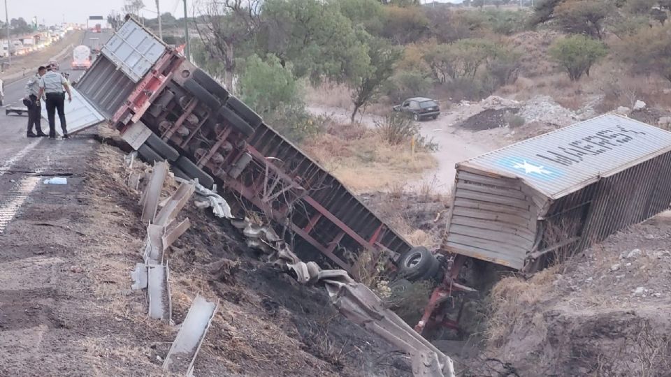 La unidad cayó a un barranco y la cabina se incendió