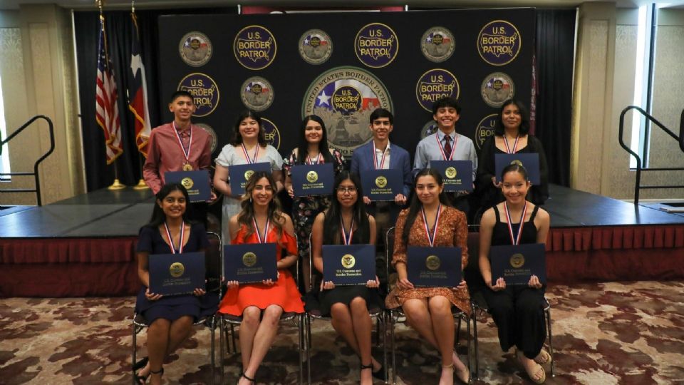 Los muchachos más ejemplares de último grado de las 11 escuelas preparatorias de Laredo,  fueron reconocidos como “Jóvenes Del Mes De Marzo” por la Patrulla Fronteriza.