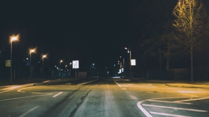 Increíble, hombre olvida a su mujer en la carretera; cinco horas después notó su ausencia