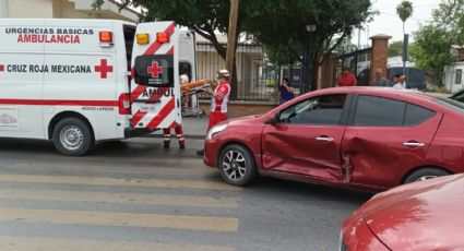 Mujer resulta herida tras impacto en su auto en la César López de Lara y calle Bolívar