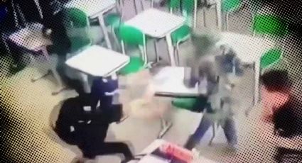 Alumno de secundaria apuñala a maestra en salón de clases | VIDEO