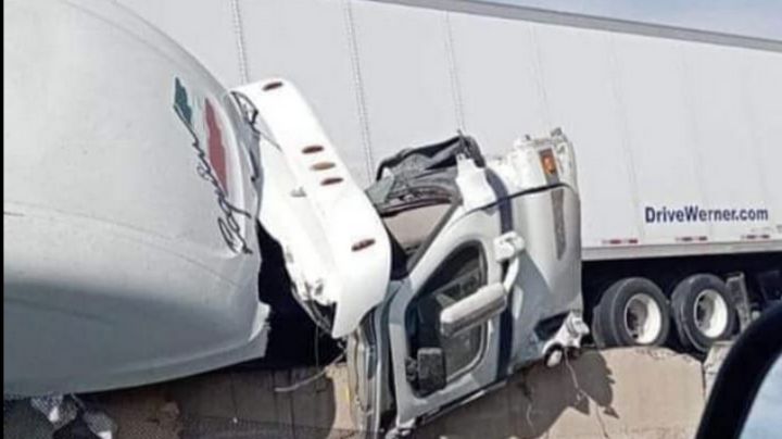 Carreterazo en Los Chorros deja trailero herido; unidad queda destrozada