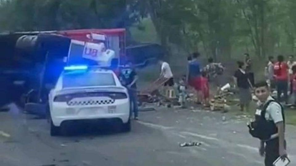 Vuelca tráiler en San Fernando, Tamaulopas