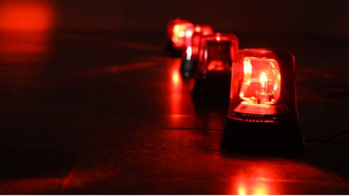 Borracho detiene su carrera al impactarse contra ambulancia en la Bob Bullock