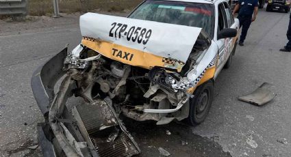 Nuevo Laredo: Taxista destroza su unidad al estrellarse contra camioneta | FOTOS