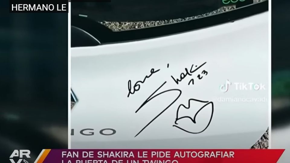 El autógrafo de Shakira en el Twingo del fan italiano