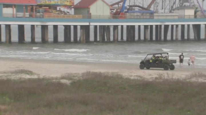 Hallan cuerpo de segundo gemelo en playa de Galveston; captan sus últimos momentos | VIDEO