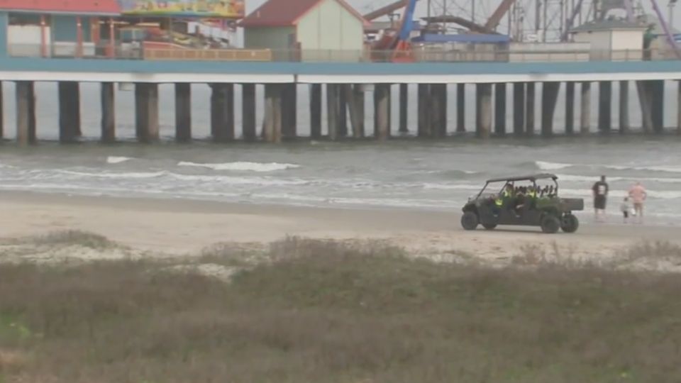 En la playa de Galveston, desaparecieron dos menores que luego fueron encontrados sin vida.