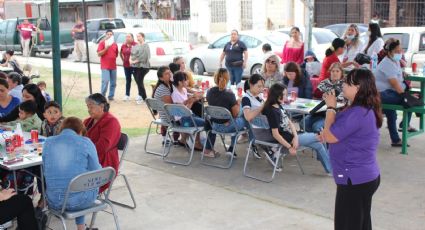 El Feminismo se vive en colonia La Fe con lotería y plática "Amor propio"