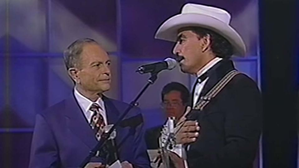 La vez que Joan Sebastian hizo llorar a Raúl Velasco en programa