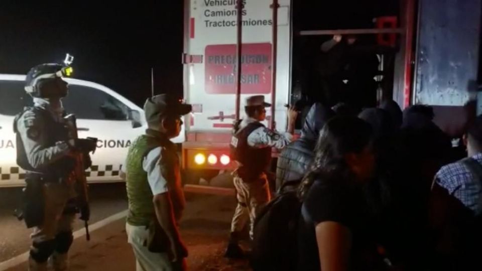 En la caja hallaron a 209 migrantes