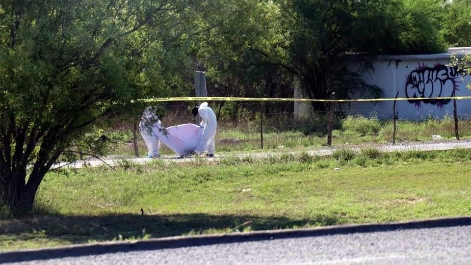 El hombre fue encontrado a lado de la carretera federal con signos de tortura y violencia en todo su cuerpo