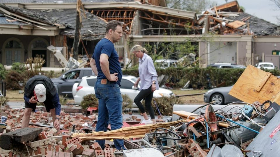 Tornados dejan a miles de personas sin nada