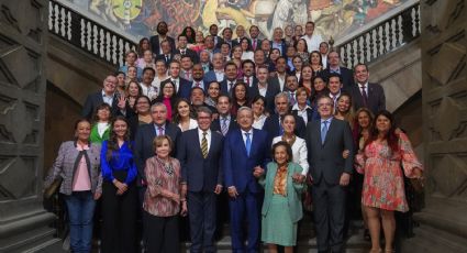 Se reúne AMLO en Palacio Nacional con senadores de Morena y sus 'corcholatas'