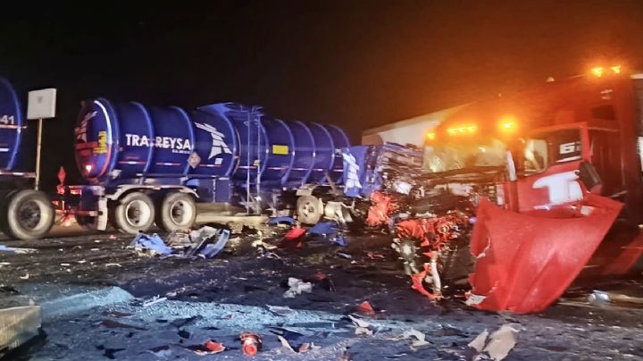 Pipa y tráiler sufren aparatoso choque en la Carretera Federal 97 Reynosa-San Fernando
