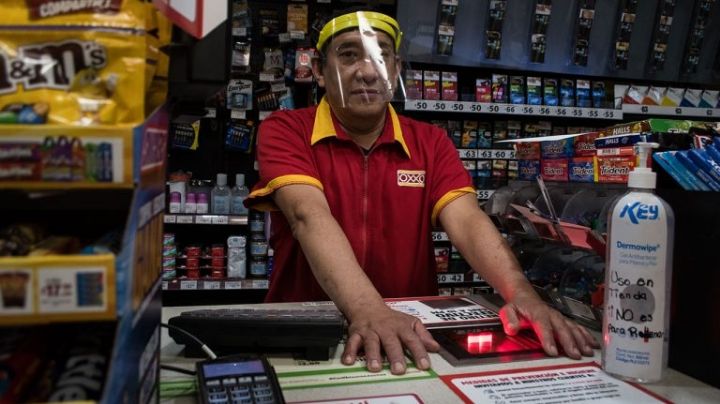 ¿Cuánto gana un cajero del Oxxo?; podría ganar el doble en el futuro
