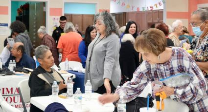 Platican con abuelitos para prevenirlos de estafas para robarles pensiones