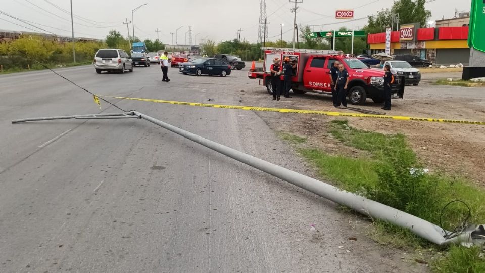 Un sujeto chocó contra un poste