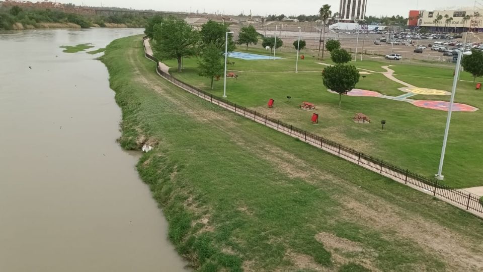 El nivel del agua del río Bravo se ve más elevado que de costumbre.