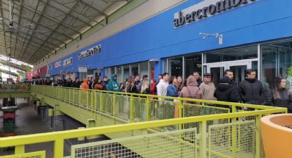 Se registra larga fila para permiso I-94 en Outlet Shoppes de Laredo, Texas