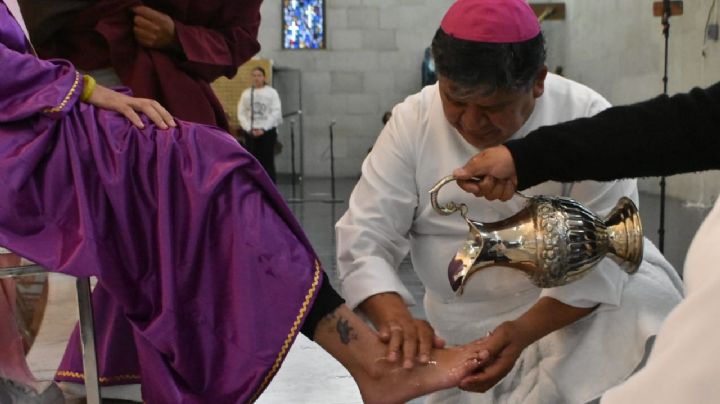 Así fue el lavado de pies en el atrio de la Catedral del Espíritu Santo en Nuevo Laredo | FOTOS