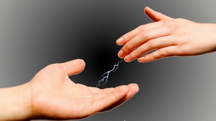 ¿Por qué algunas personas dan toques?, aquí la explicación