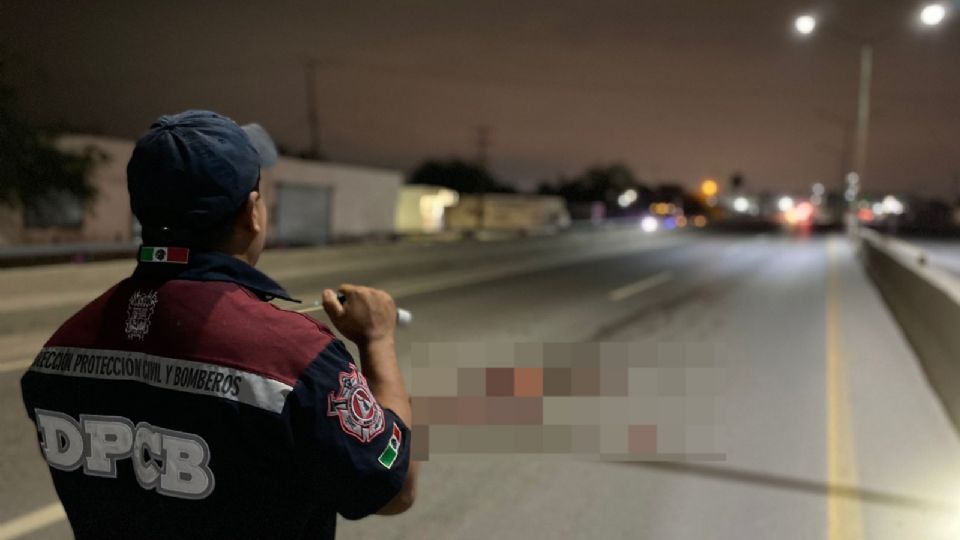 El cuerpo del hombre quedó sobre la carretera.