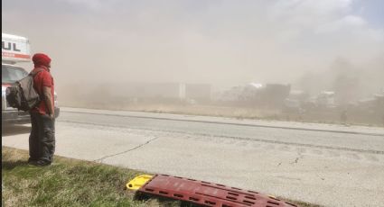 Tormenta de polvo y 'visibilidad cero', ocasiona múltiples choques en autopista | VIDEO