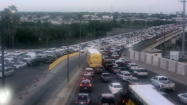Vacacionistas que regresan a México saturan puentes en la frontera