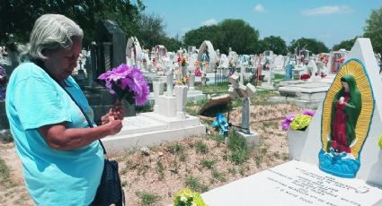 Nuevo Laredo: desde hace 23 años visita a su madre, Doña Agustina, en la tumba