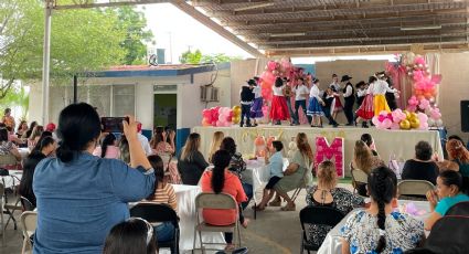 Entre comidas y mariachis, celebran a las madres en escuelas de Nuevo Laredo