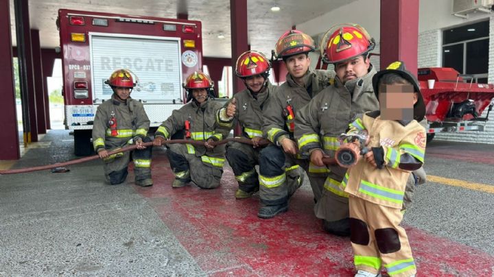Niño de dos años cumple su sueño de ser bombero en Nuevo Laredo | FOTOS