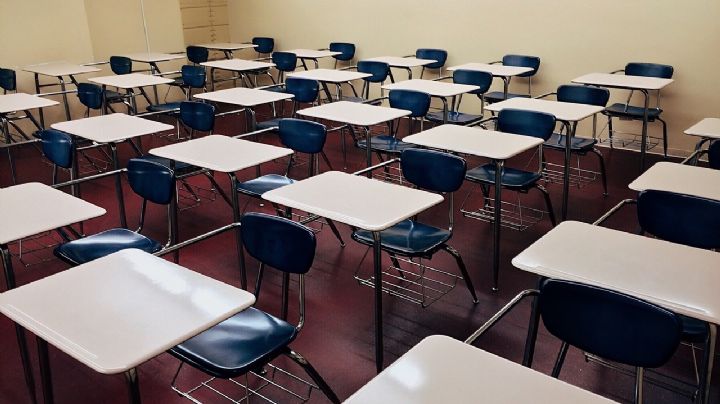 Estudiante apuñala a su compañera 'por burlarse' cuando exponía clase | VIDEO