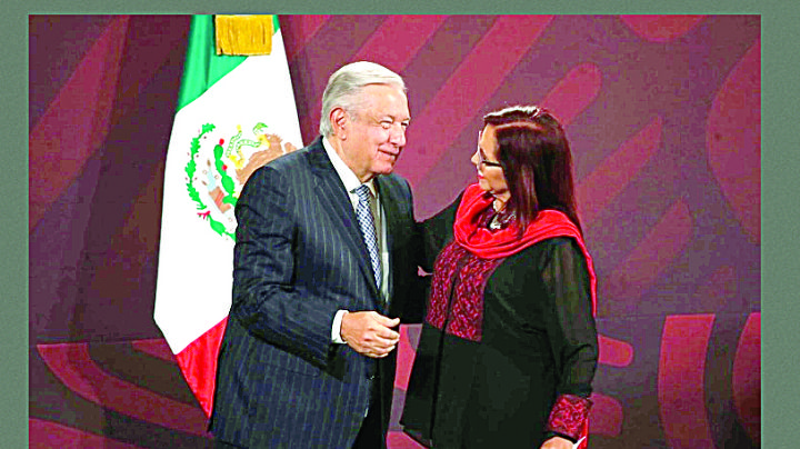 Da AMLO aumento salarial del 8.2 por ciento a maestros