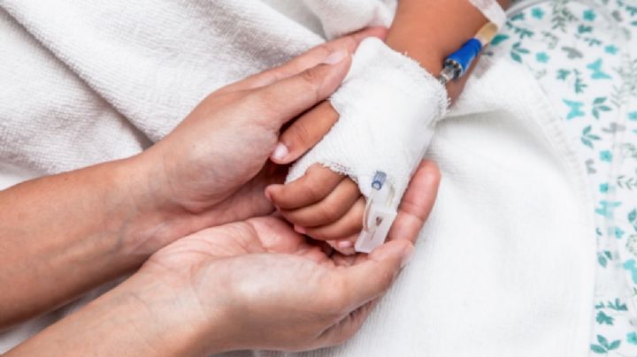 Niña encuentra 'cristal' en su casa y lo consume; está grave