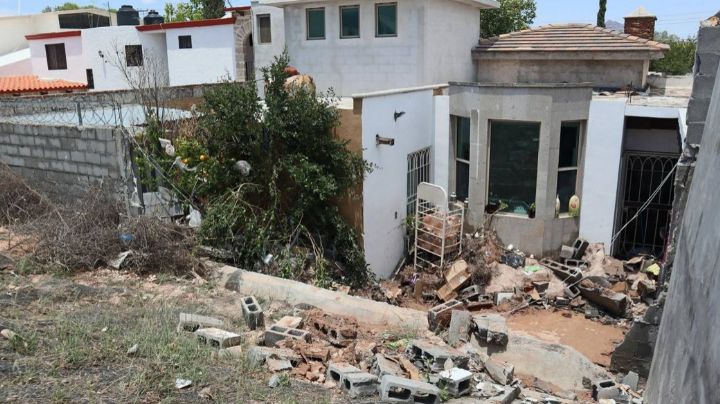 “Se vino una ola de dos metros”; lluvias tumban muro de tienda y destrozan casa
